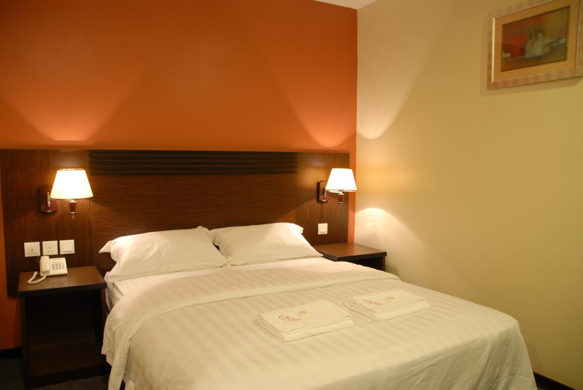 Queen Hotel Keningau Buitenkant foto