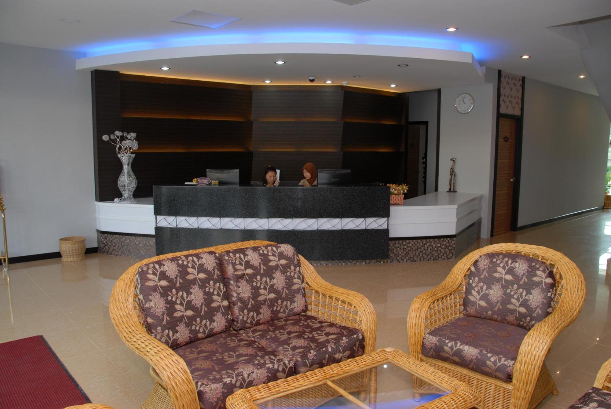 Queen Hotel Keningau Buitenkant foto